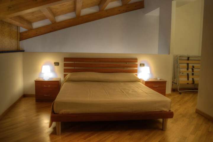 Room 2 of 68