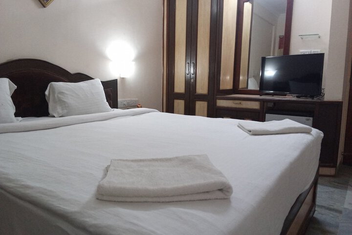 Room 3 of 9