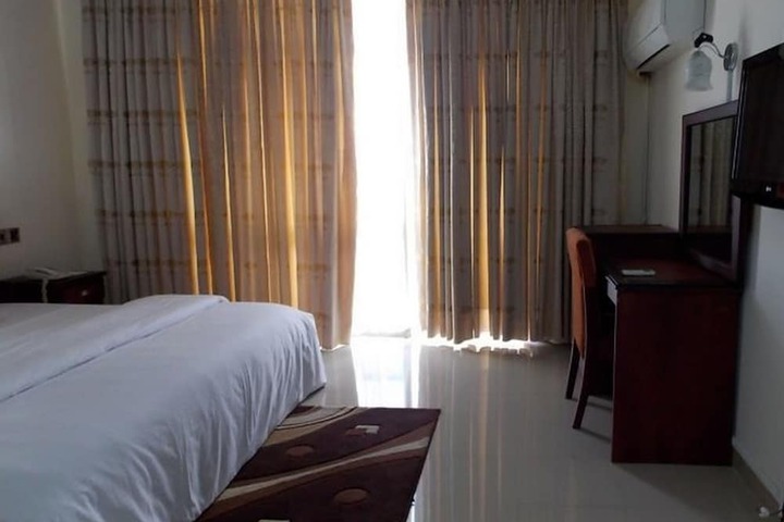 Room 10 of 27
