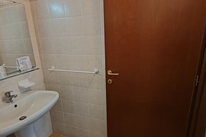Room 43 of 68
