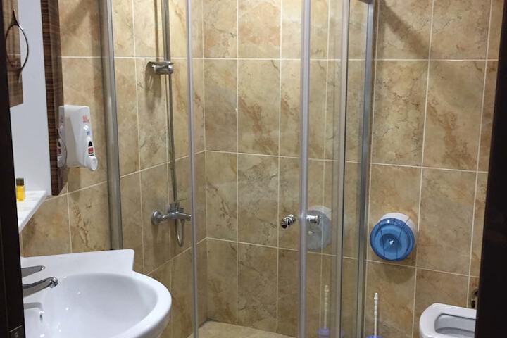 Room 6 of 17