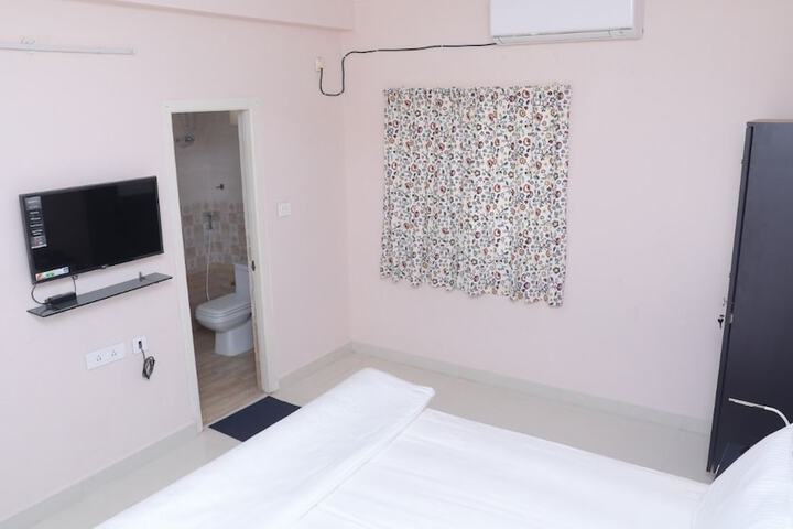 Room 6 of 15