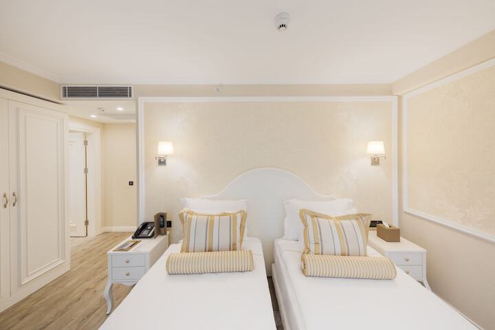Room 16 of 36