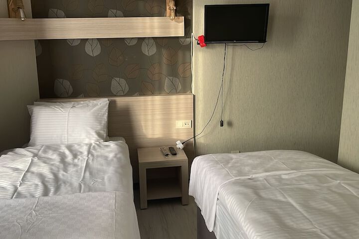 Room 8 of 24