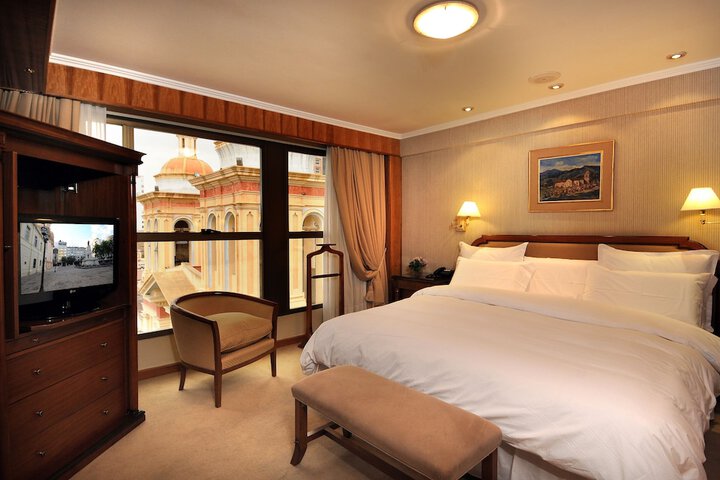 Room 32 of 77