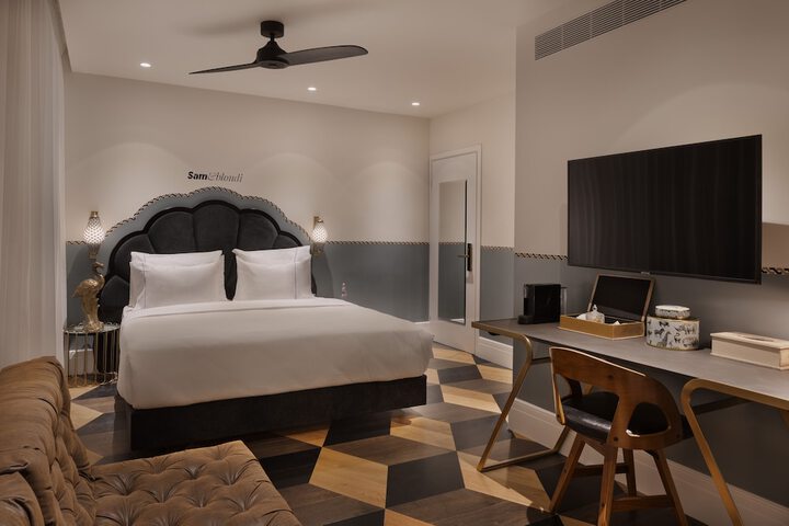 Room 8 of 37