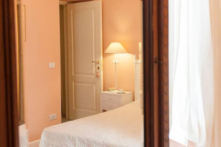 Room 12 of 27