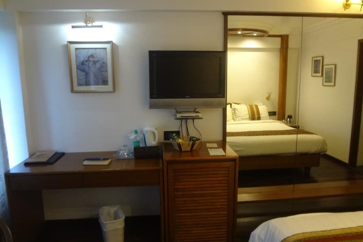Room 18 of 33