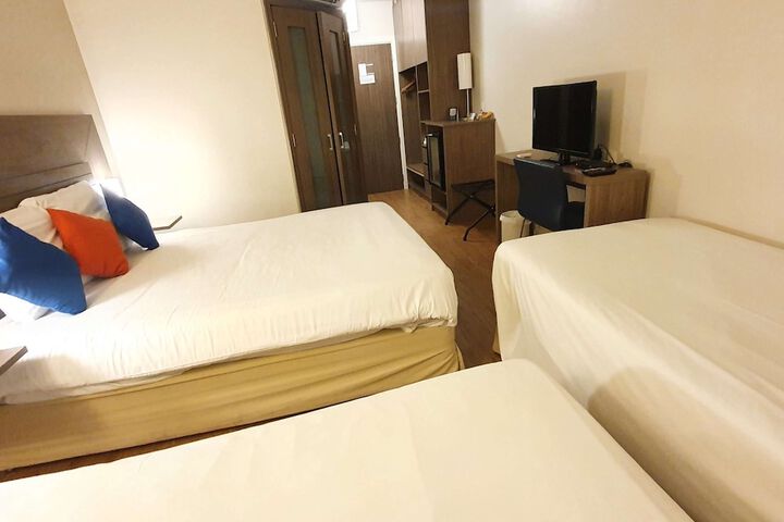 Room 8 of 123