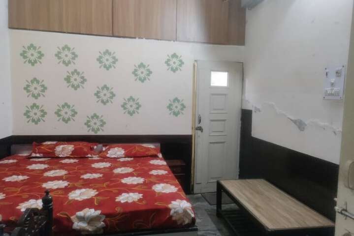 Room 6 of 10