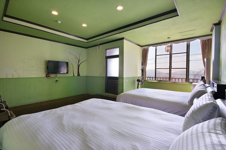 Room 13 of 30