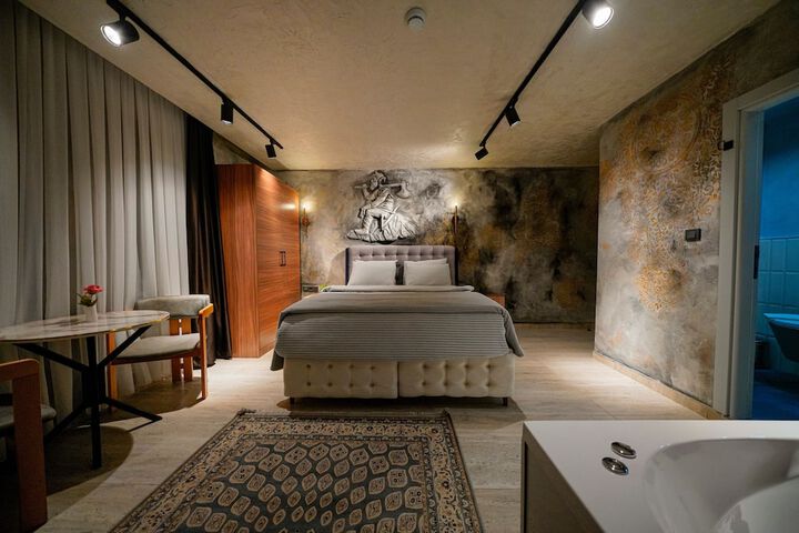 Room 46 of 244