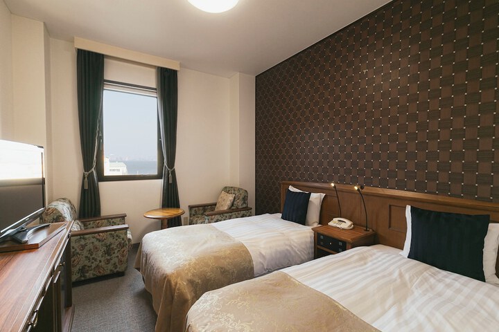 Room 13 of 39
