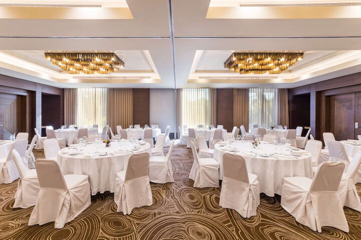 Ballroom/Hall 86 of 118