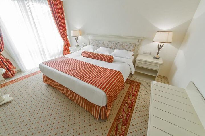 Room 28 of 79