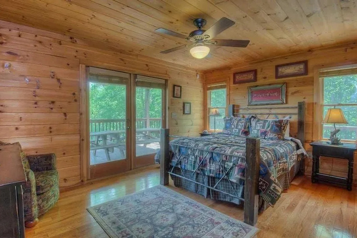 Room 4 of 17
