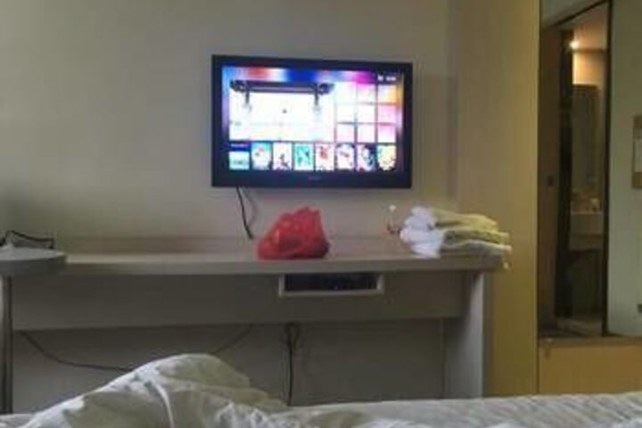 Room 4 of 7