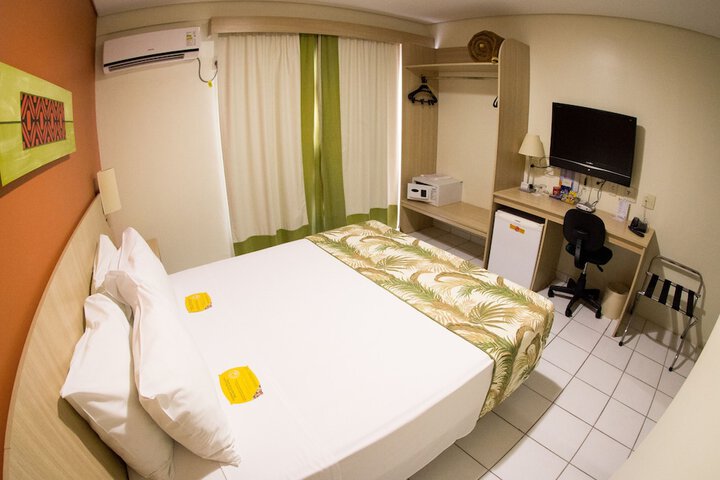 Room 9 of 38