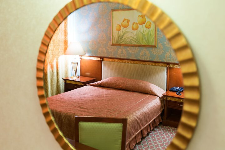 Room 10 of 92