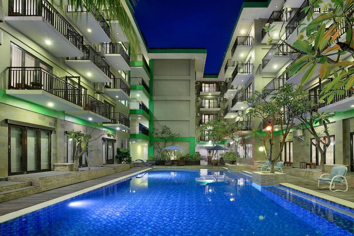Hotel Pool