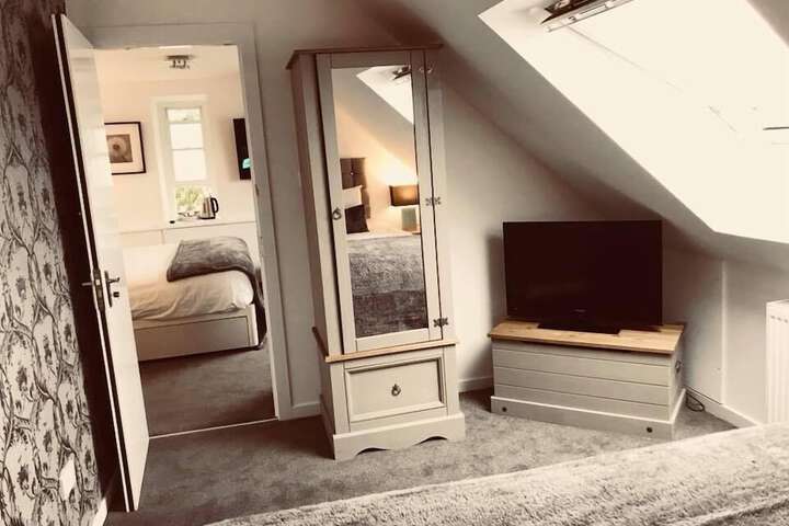 Room 4 of 27