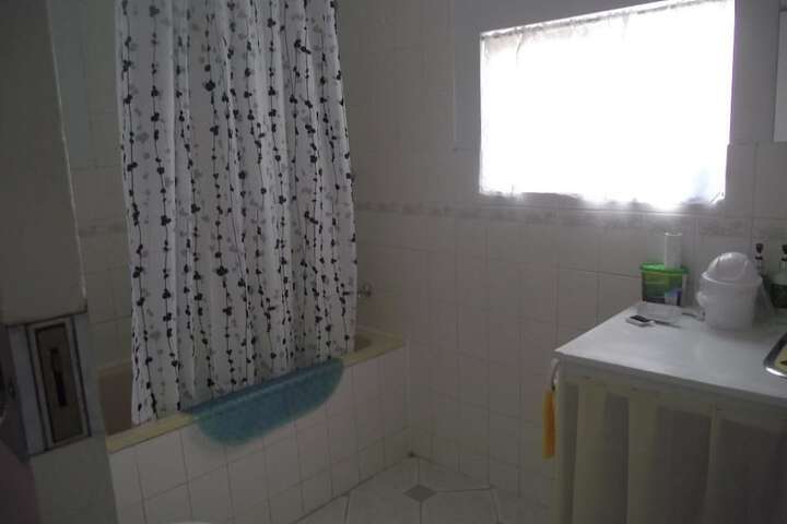 Room 9 of 11