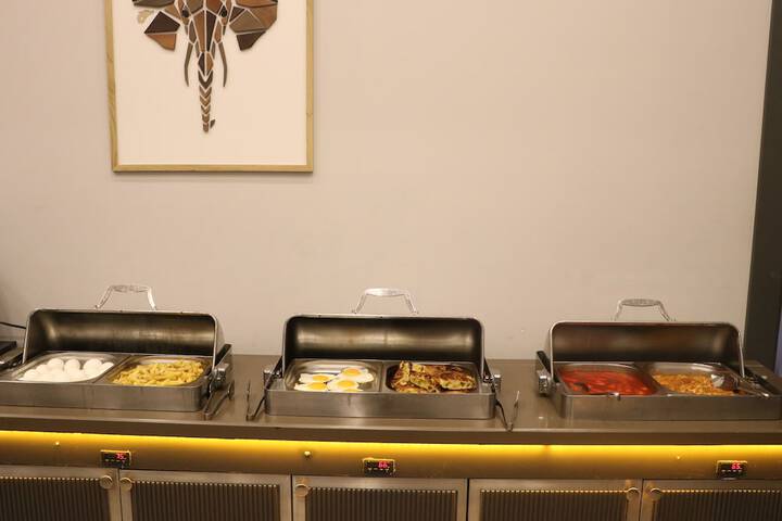 Dining 41 of 45