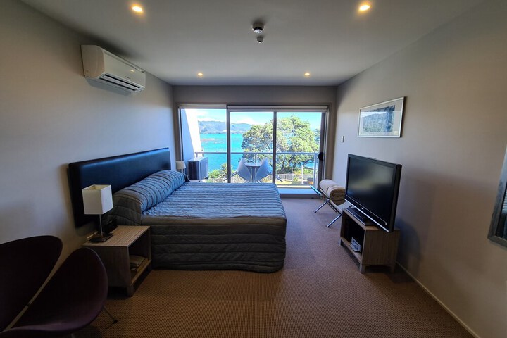 Room 2 of 35