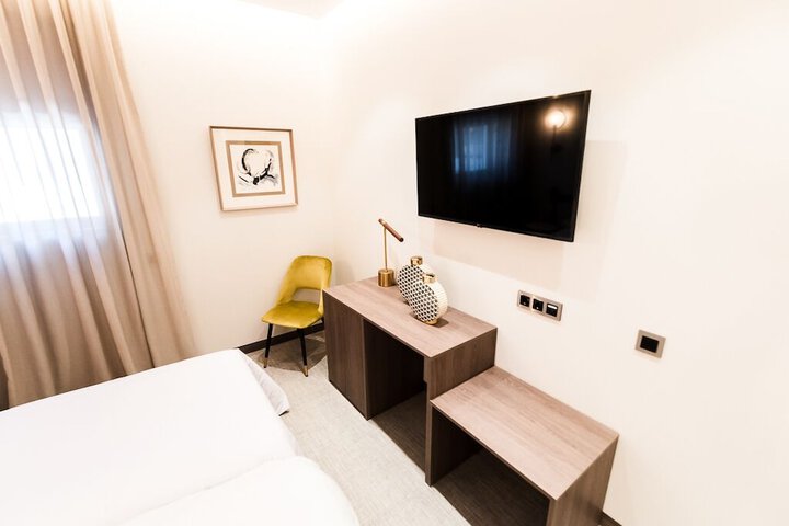 Room 10 of 122