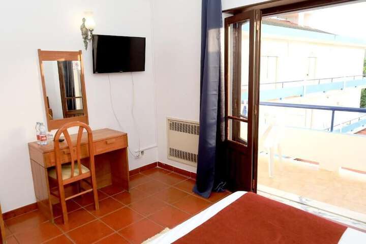 Room 6 of 30