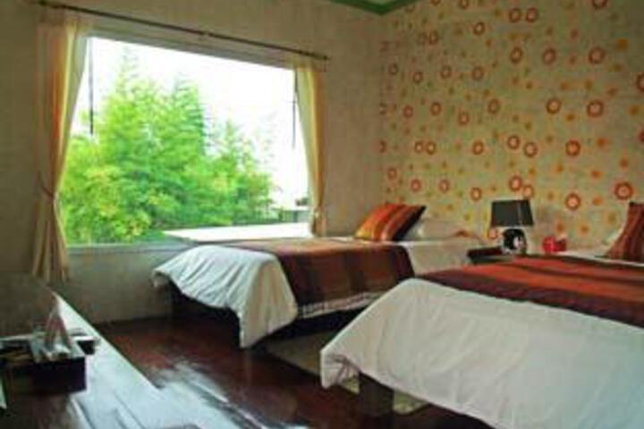 Room 2 of 10