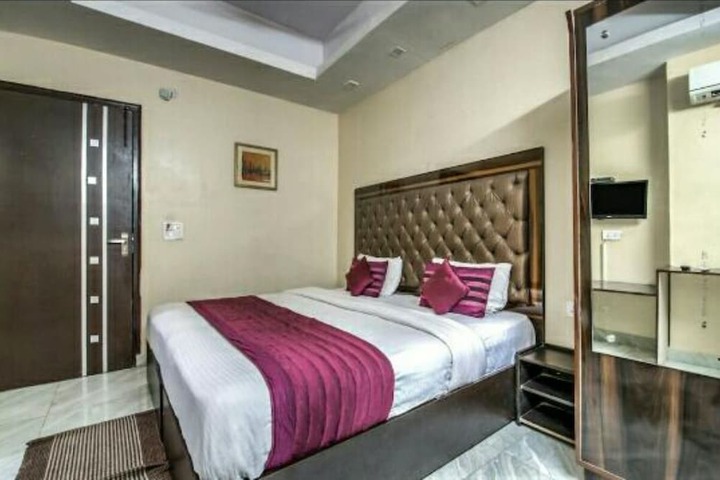Room 6 of 22