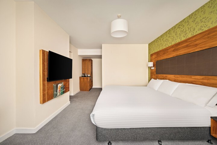 Room 52 of 147