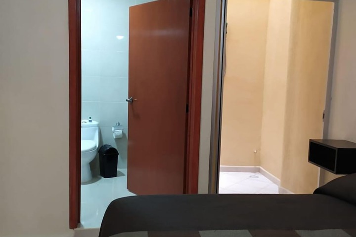 Room 9 of 18
