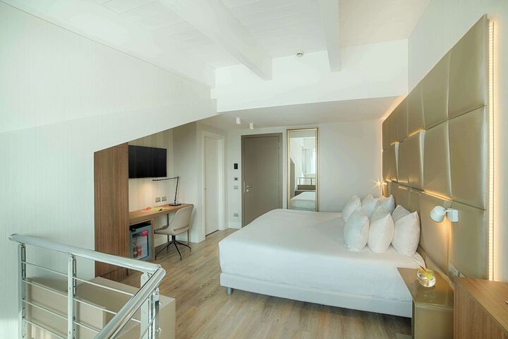 Room 35 of 97