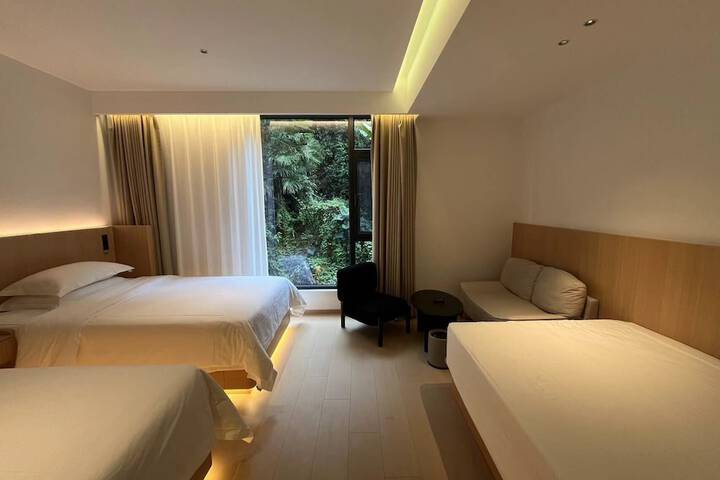 Room 8 of 14