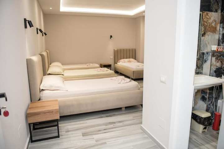 Room 20 of 33