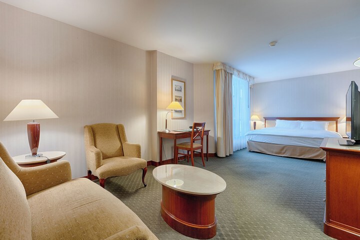 Room 10 of 82