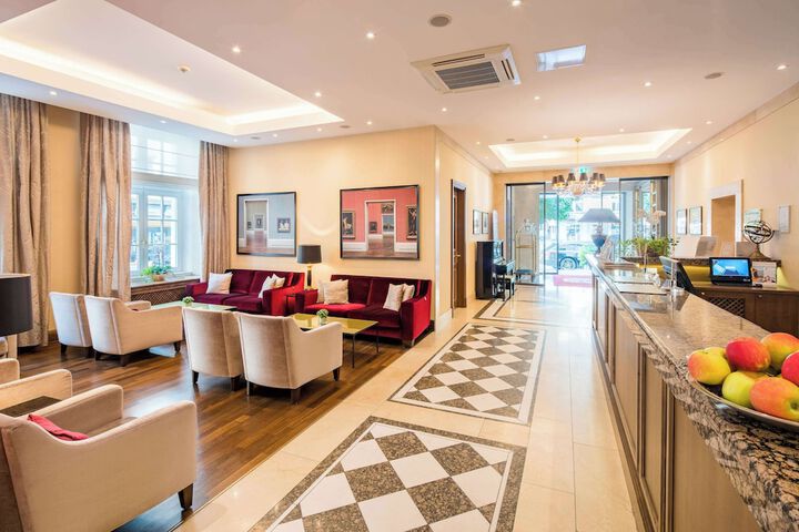 Entrance & Lobby