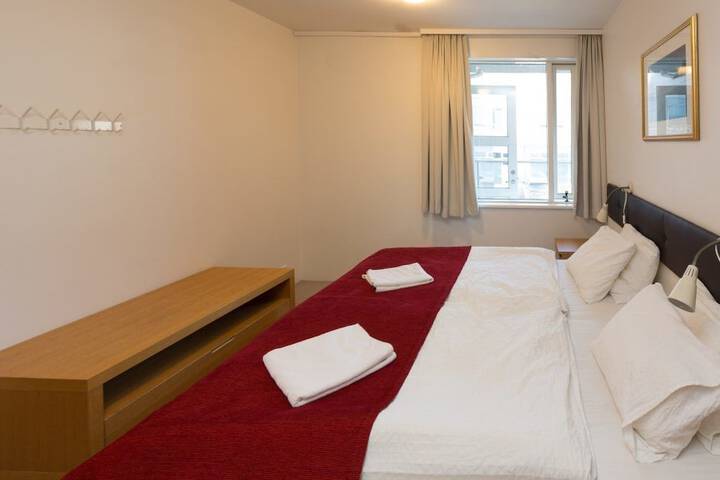 Room 10 of 76