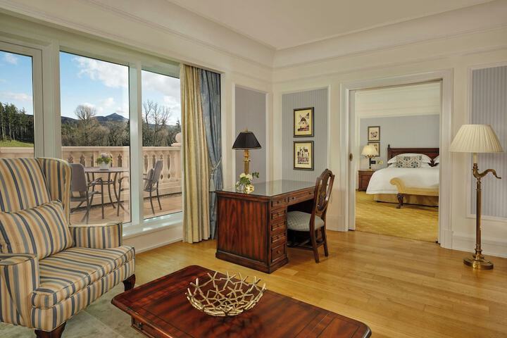Room 40 of 147