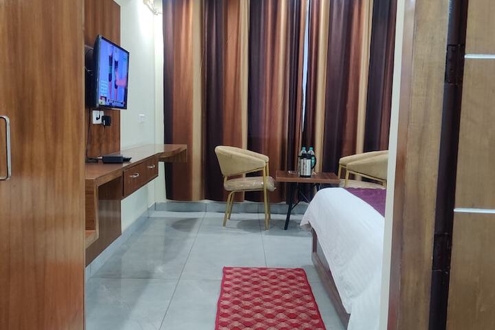 Room 11 of 31