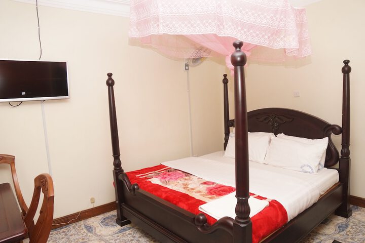Room 7 of 44
