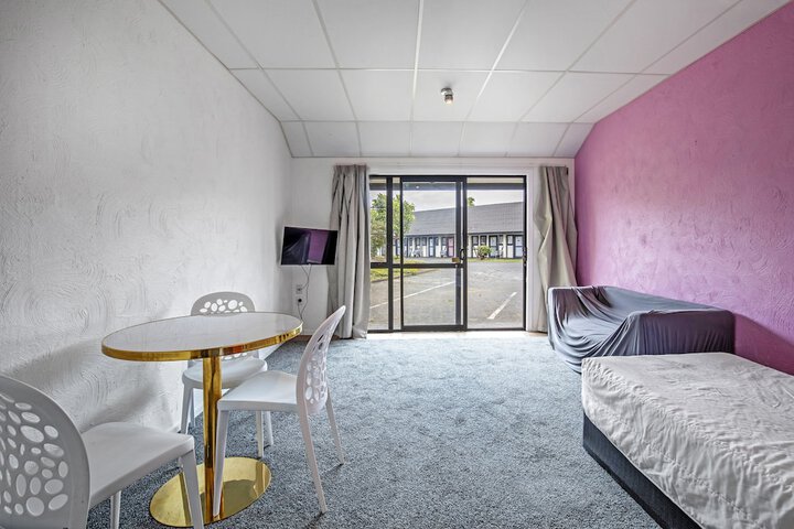 Room 8 of 48