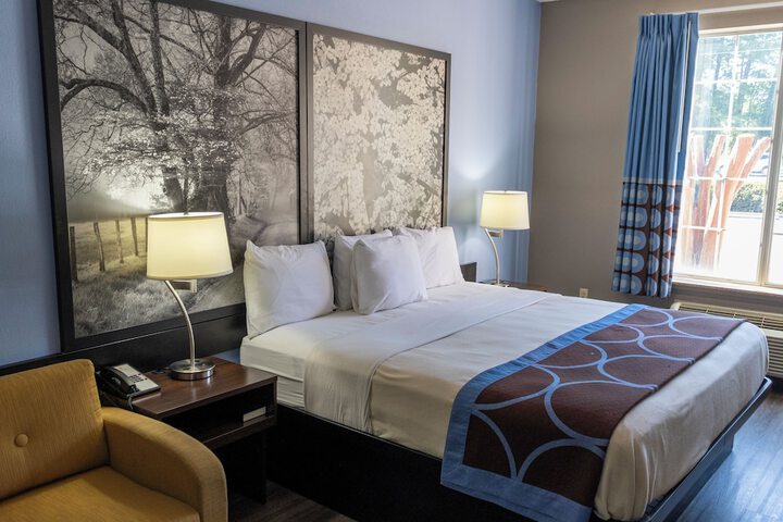 1 King Bed (32 of 33)