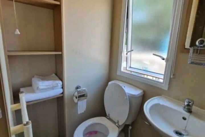 Room 8 of 25