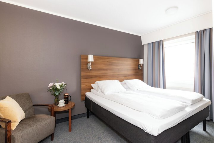 Room 32 of 61