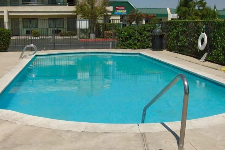 Pool 16 of 21