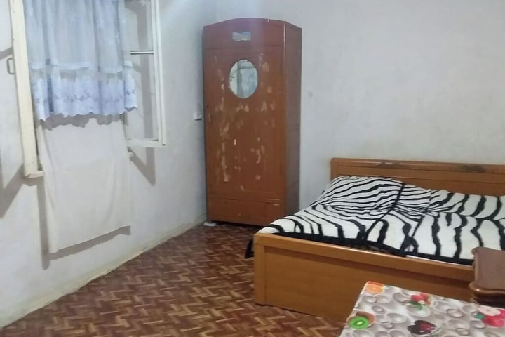 Room 4 of 6