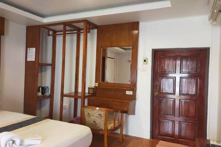 Room 27 of 95